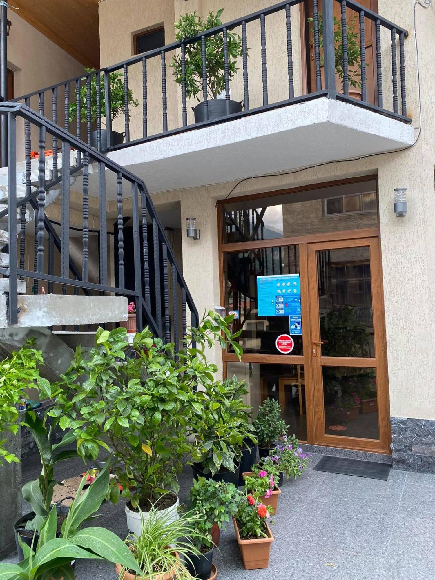 Guest House Nikala Местия Экстерьер фото