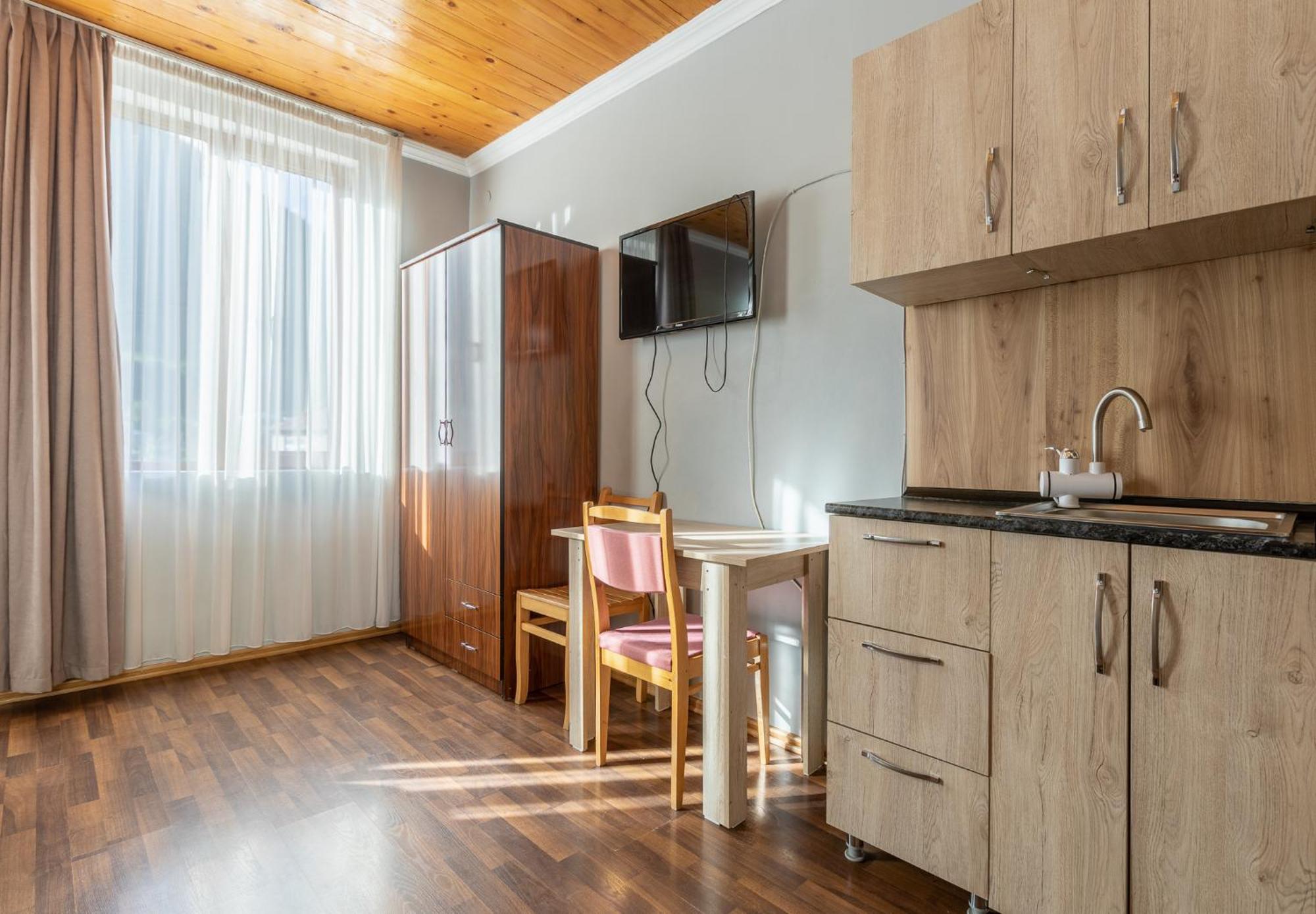 Guest House Nikala Местия Экстерьер фото